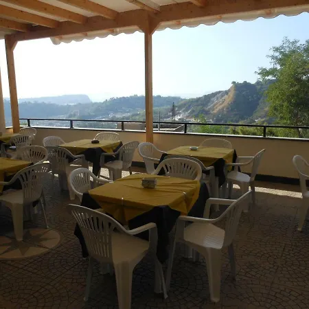 Hotell Lofanello *